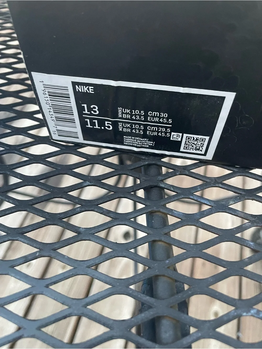 NIKE  KOBE 6  REVERSE GRINCH  NEW IN THE BOX